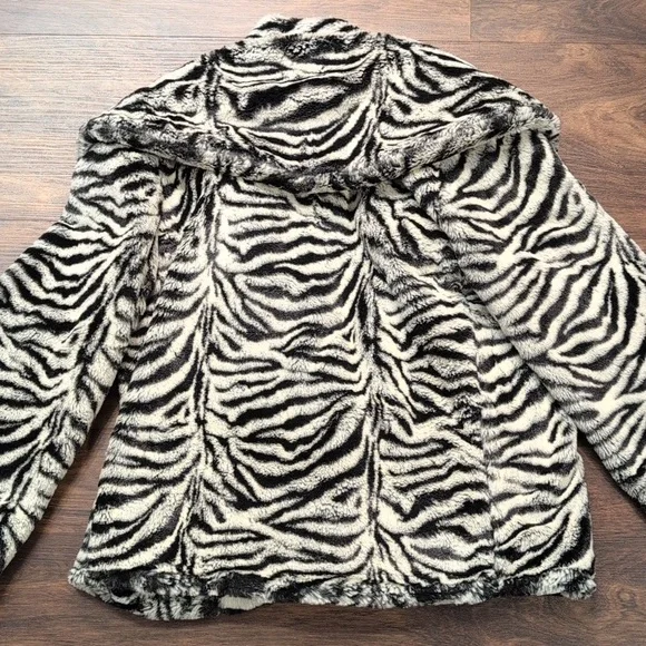 Alice + Olivia Black and White Faux Fur Jacket - Picture 2 of 6